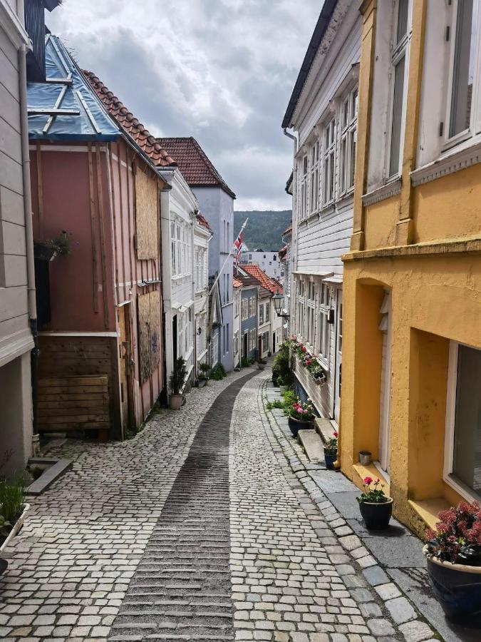 Feels Like Home -Free Parking -Attractive Location Bergen Bagian luar foto