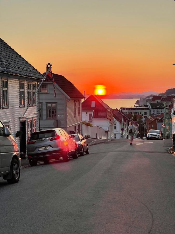 Feels Like Home -Free Parking -Attractive Location Bergen Bagian luar foto